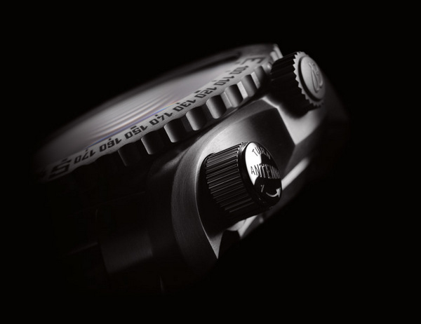 9-breitling-emergency-2