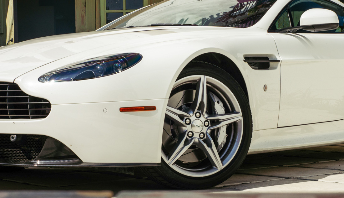 Aston-Martin-Vantage-GTS-2016--2