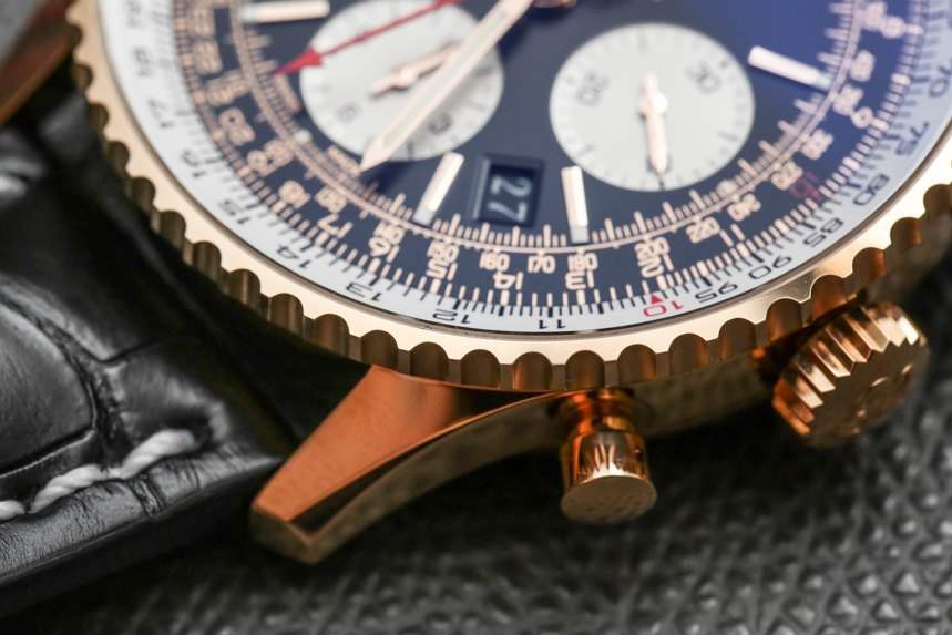 Breitling-Navitimer-01-Gold-43mm--27