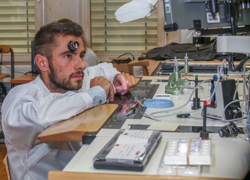 Bulgari-Haute-Horlogerie-Workshop-Daniel-Roth-Carillon--15