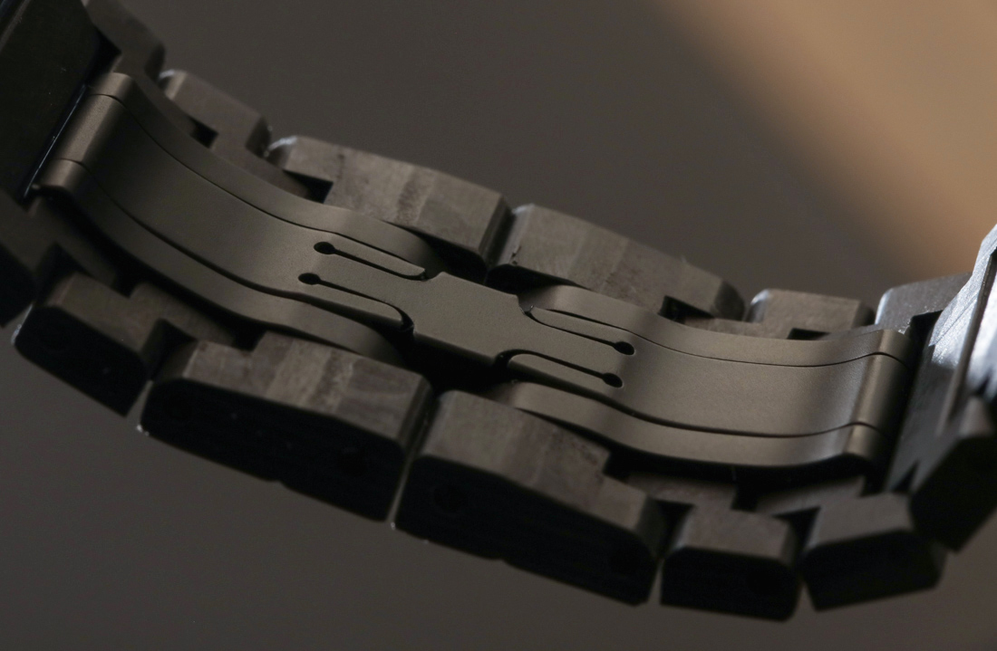 bulgari octo finissimo minute repeater carbon bracelet clasp inner