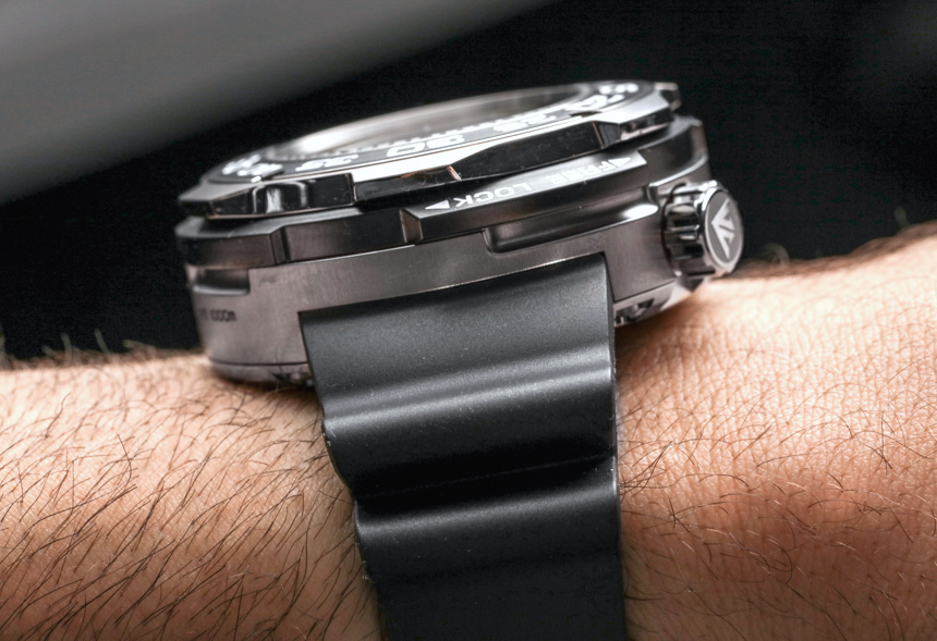 Citizen-Eco-Drive-Promaster-Professional-Diver-1000m-Watch-01