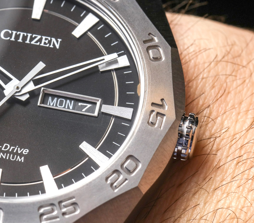 citizen-eco-drive-super-titanium-aw0060--06