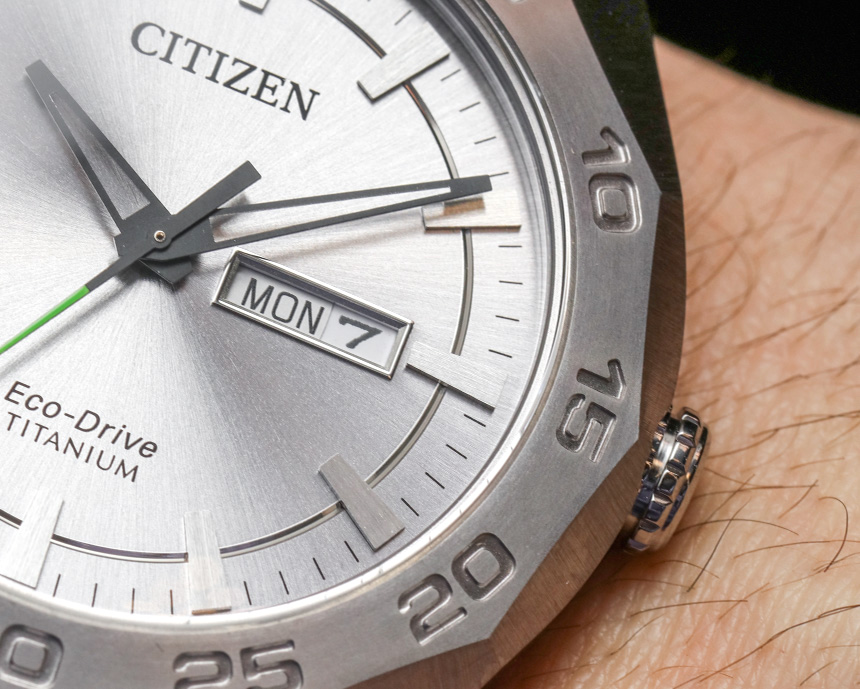 citizen-eco-drive-super-titanium-aw0060--10