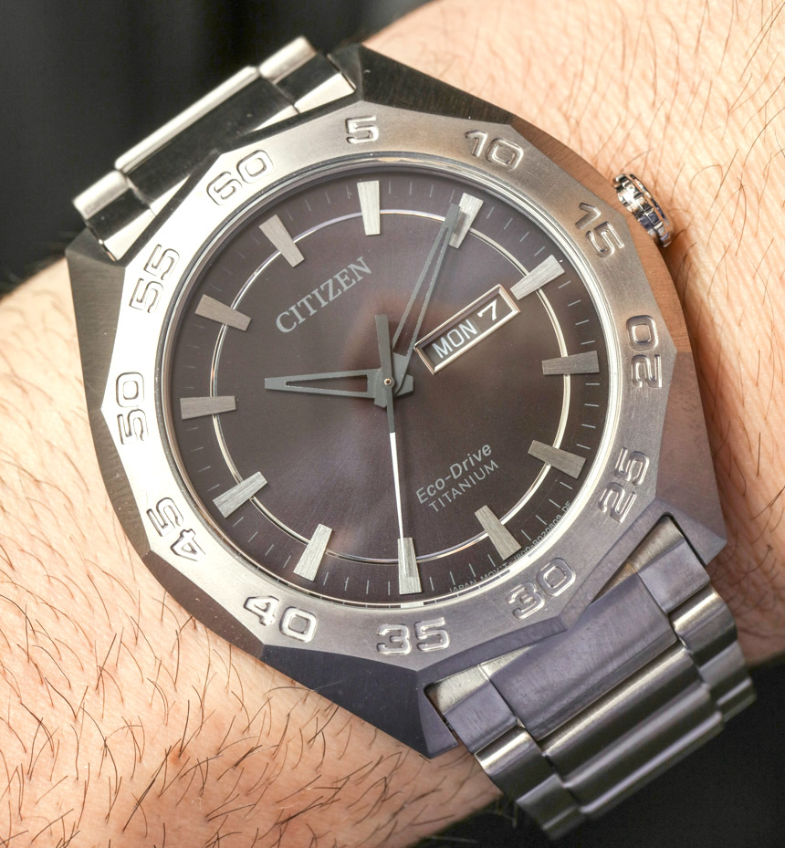 citizen-eco-drive-super-titanium-aw0060--14