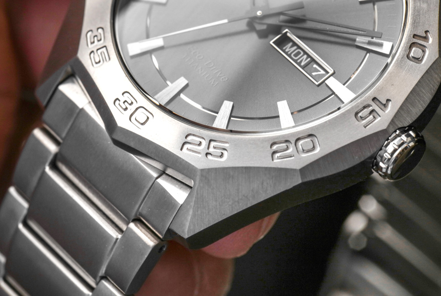 citizen-eco-drive-super-titanium-aw0060--19