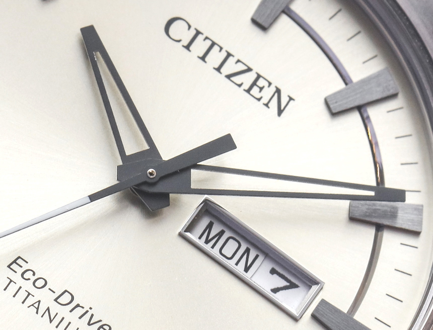 citizen-eco-drive-super-titanium-aw0060--25