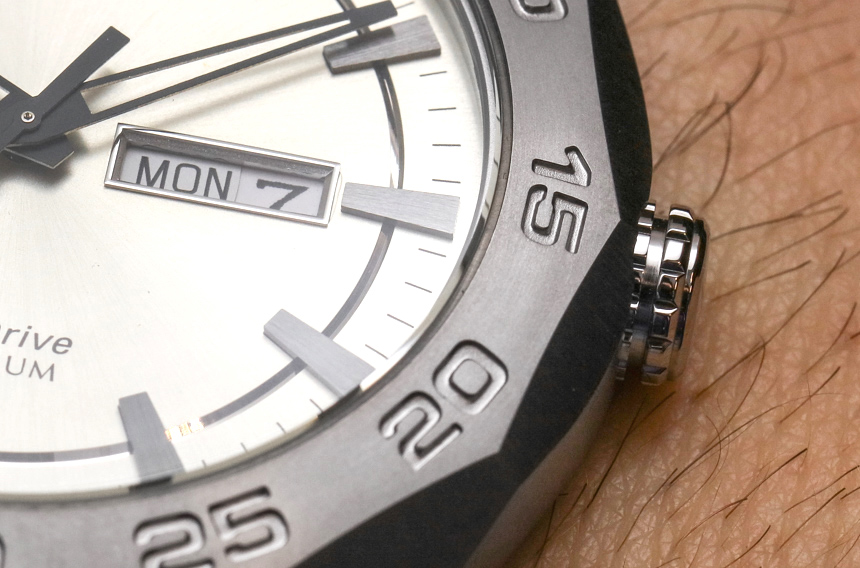 citizen-eco-drive-super-titanium-aw0060--29