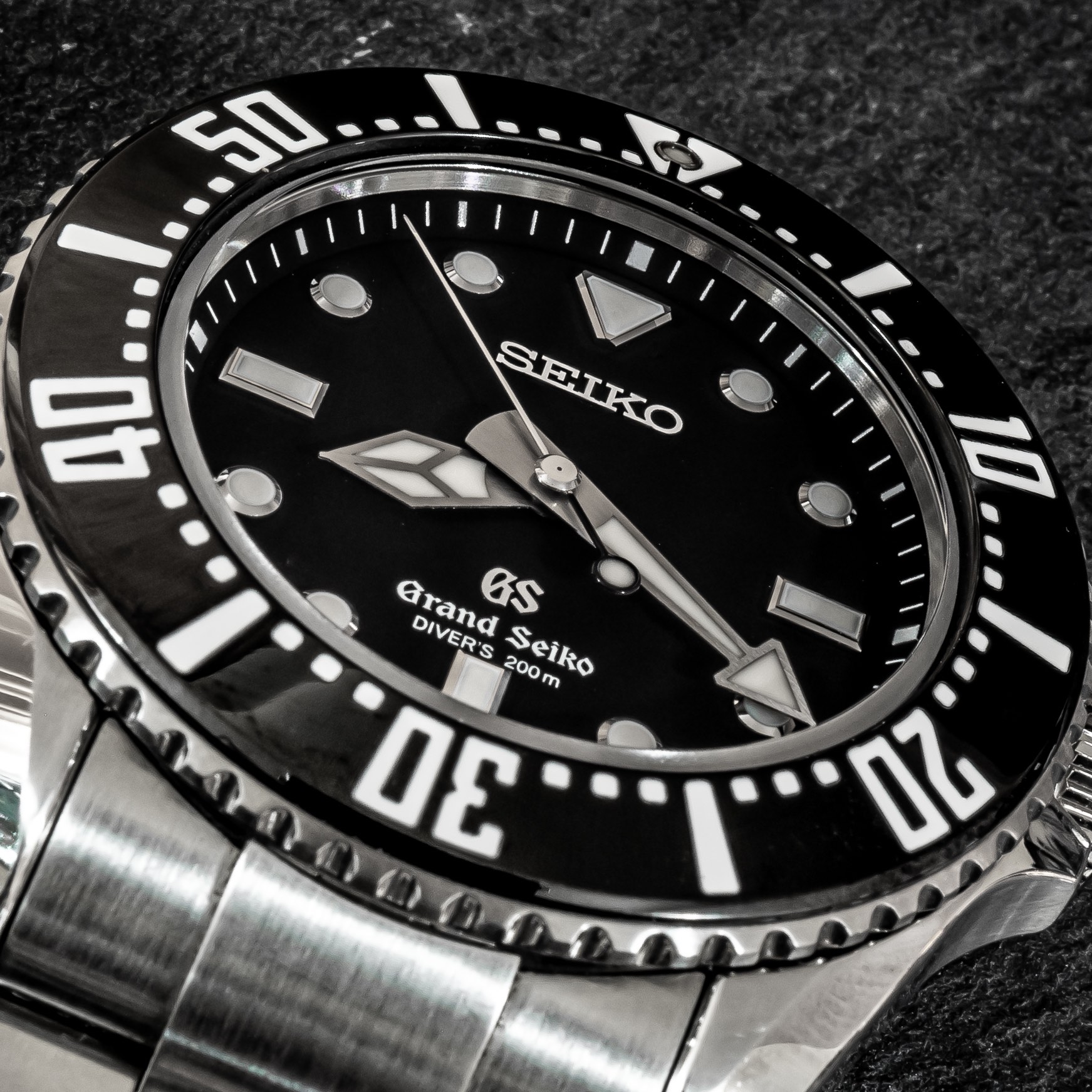 grand seiko quartz diver sbga117