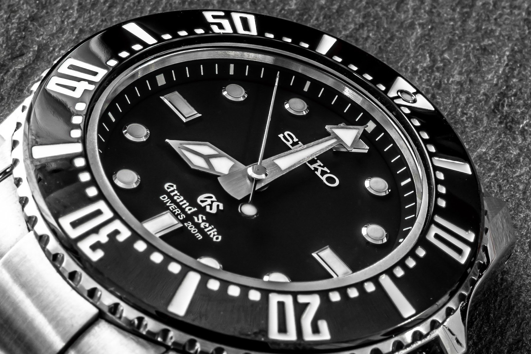 grand seiko quartz diver sbga117