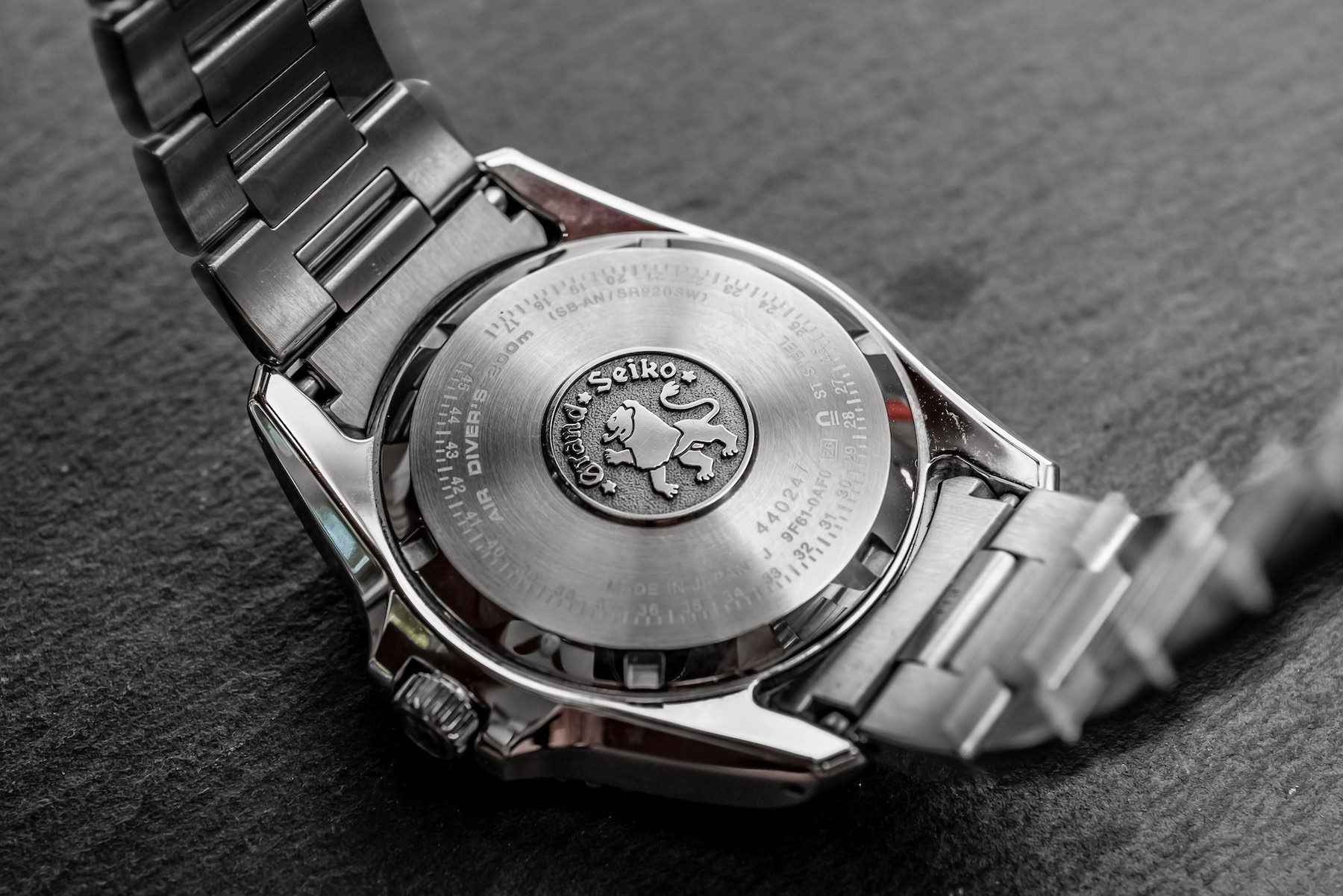 grand seiko quartz diver sbga117