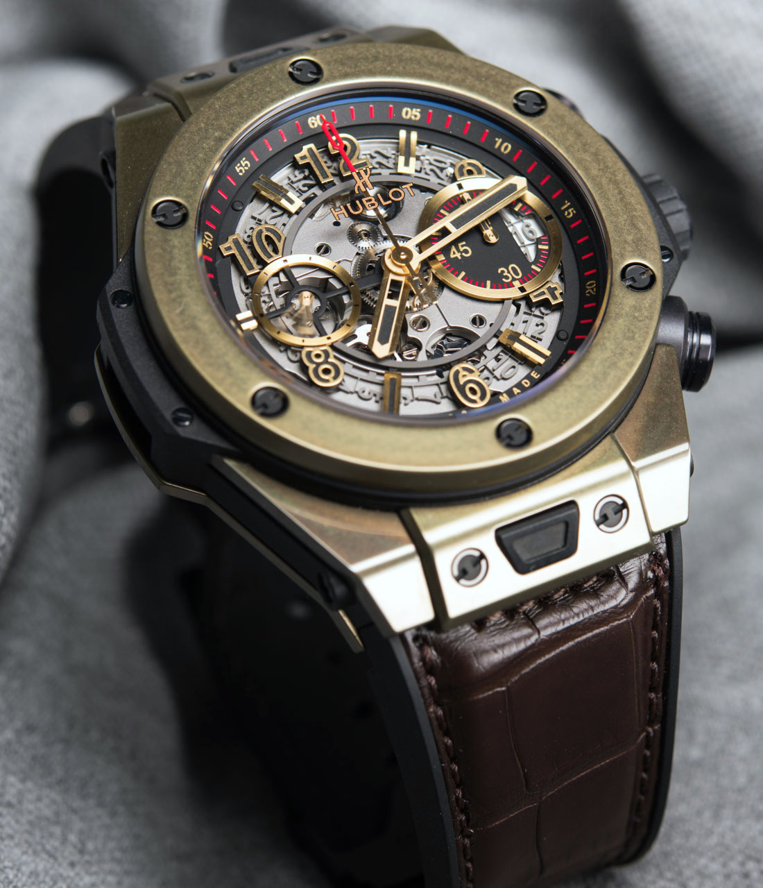 Hublot-Big-Bang-Unico-Magic-Gold-Chronograph-scratch-test-scratchproof-ceramic-titanium-two-tone--1
