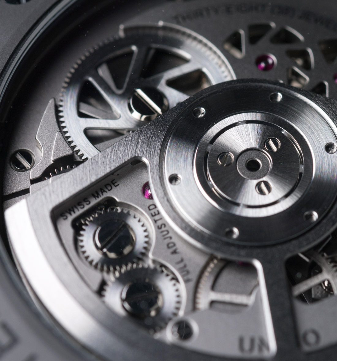 Hublot-Big-Bang-Unico-Magic-Gold-Chronograph-scratch-test-scratchproof-ceramic-titanium-two-tone--13