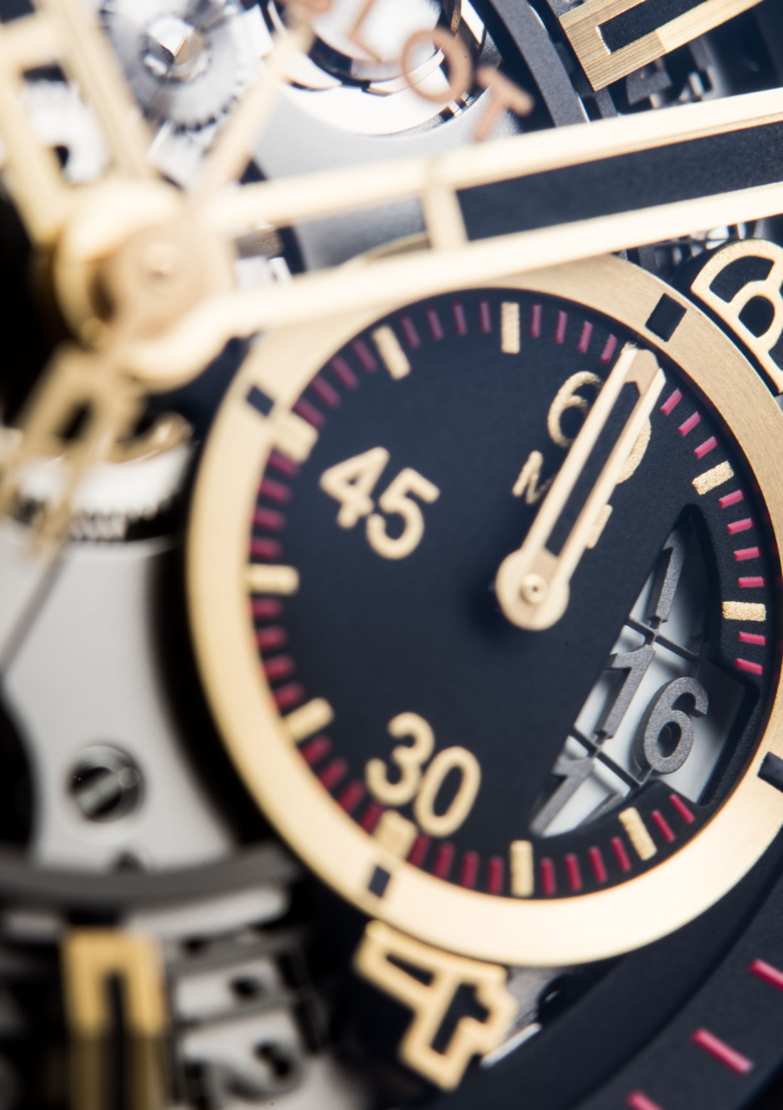 Hublot-Big-Bang-Unico-Magic-Gold-Chronograph-scratch-test-scratchproof-ceramic-titanium-two-tone--18