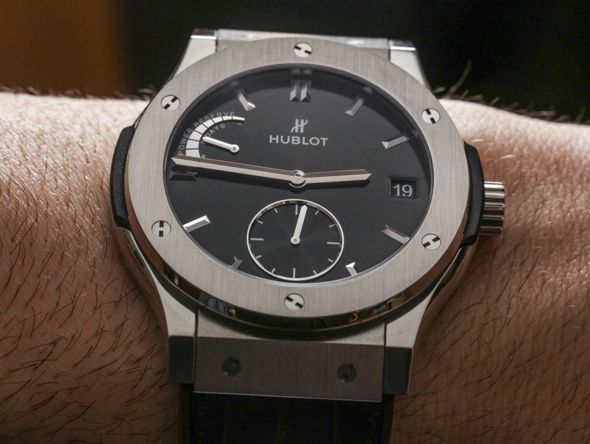 Hublot-Classic-Fusion-Power-Reserve-Titanium--01