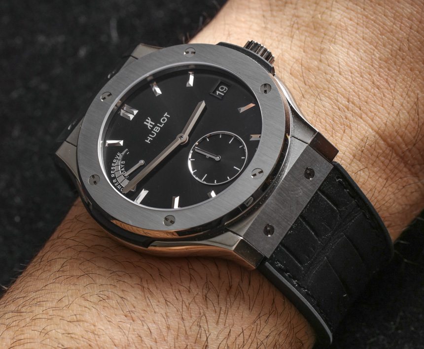 Hublot-Classic-Fusion-Power-Reserve-Titanium--06
