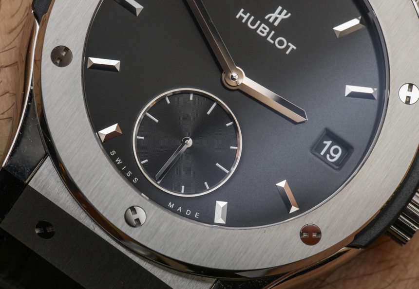 Hublot-Classic-Fusion-Power-Reserve-Titanium--11