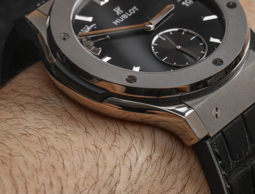 Hublot-Classic-Fusion-Power-Reserve-Titanium--16