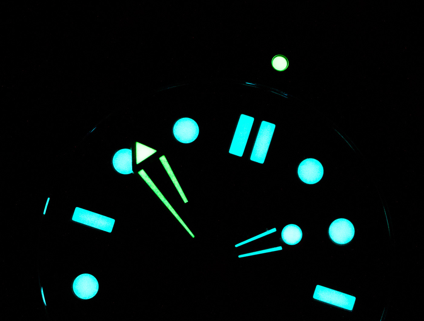 omaga seamaster 300m co-axial master chronometer lume