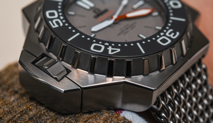 Omega-Seamaster-Ploprof-1200M-2015--hands-on-28