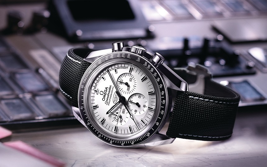 Omega-Speedmaster-Silver-Snoopy-Award-LE-4