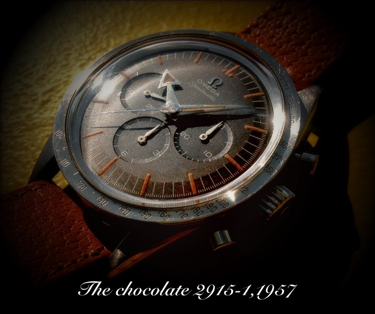 Omega-Speedmaster-Tropical-dial