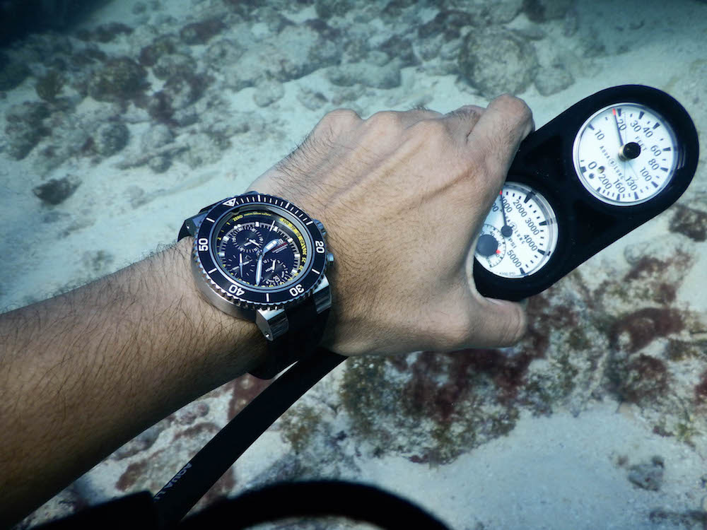 Oris-Aquis-Depth-Gauge-Chronograph-21
