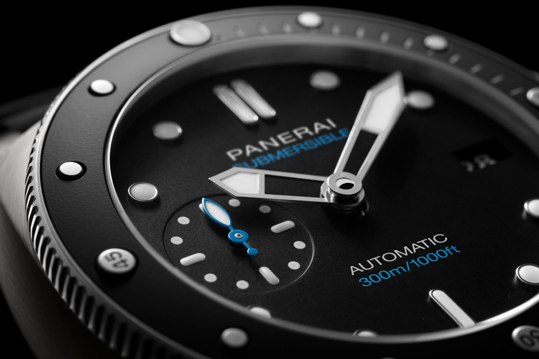 Panerai Luminor Submersible 42mm PAM00683 dial