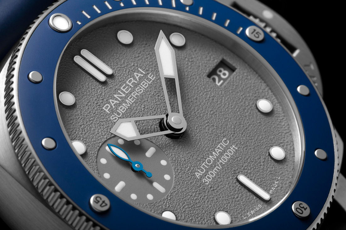Panerai Luminor Submersible 42mm PAM00959 dial