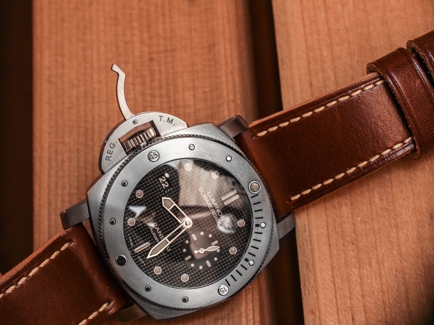 Panerai-Luminor-Submersible-PAM569-Titanio-Destro-15