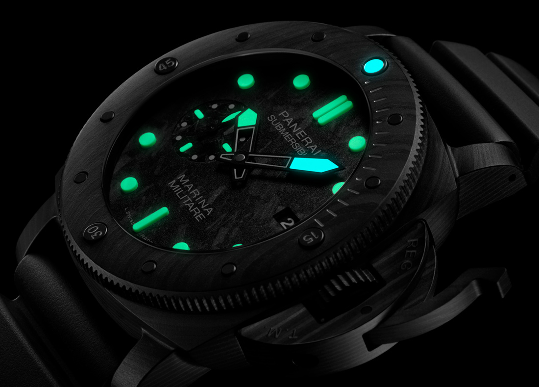 Panerai Submersible Marina Militare Carbotech lume