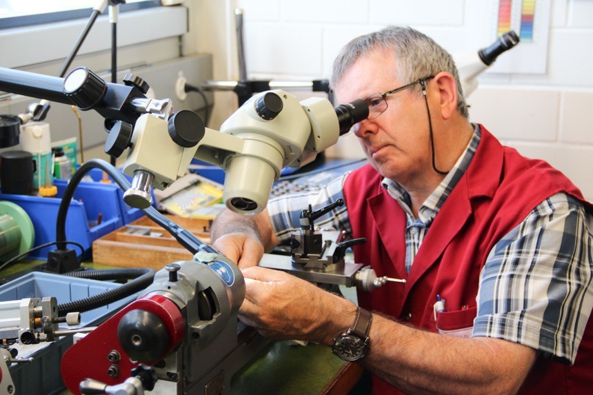 Parmigiani-Fleurier-Manufacture-Visit-Vaucher-Atokalpa-Elwin--77