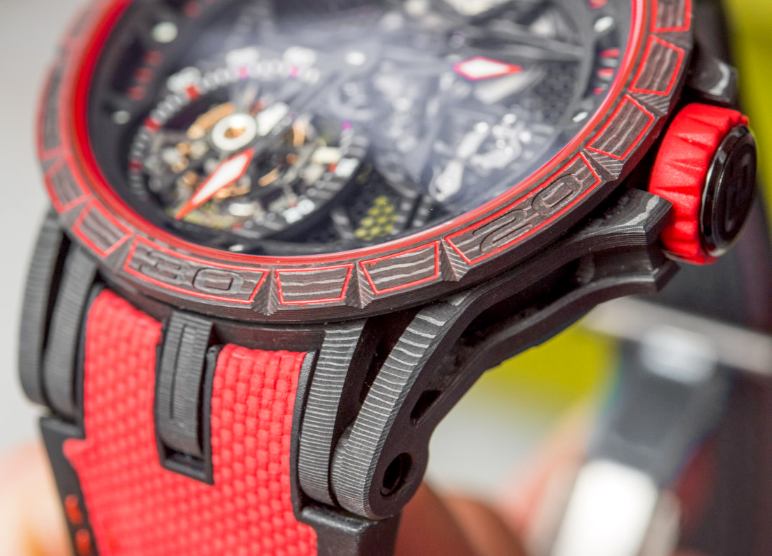 Roger-Dubuis-Excalibur-Spider-Carbon-Movement-Tourbillon-Skeleton-2017--12