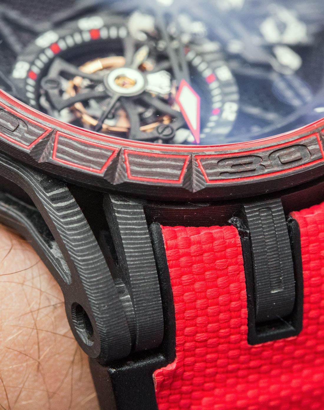 Roger-Dubuis-Excalibur-Spider-Carbon-Movement-Tourbillon-Skeleton-2017--15