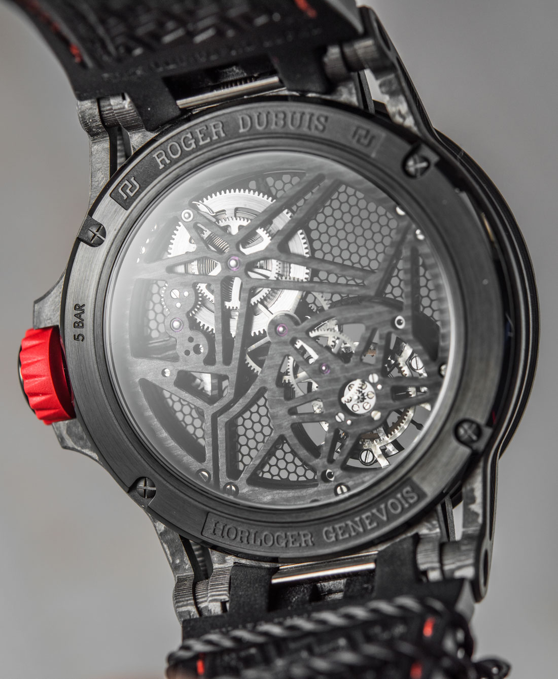 Roger-Dubuis-Excalibur-Spider-Carbon-Movement-Tourbillon-Skeleton-2017--2