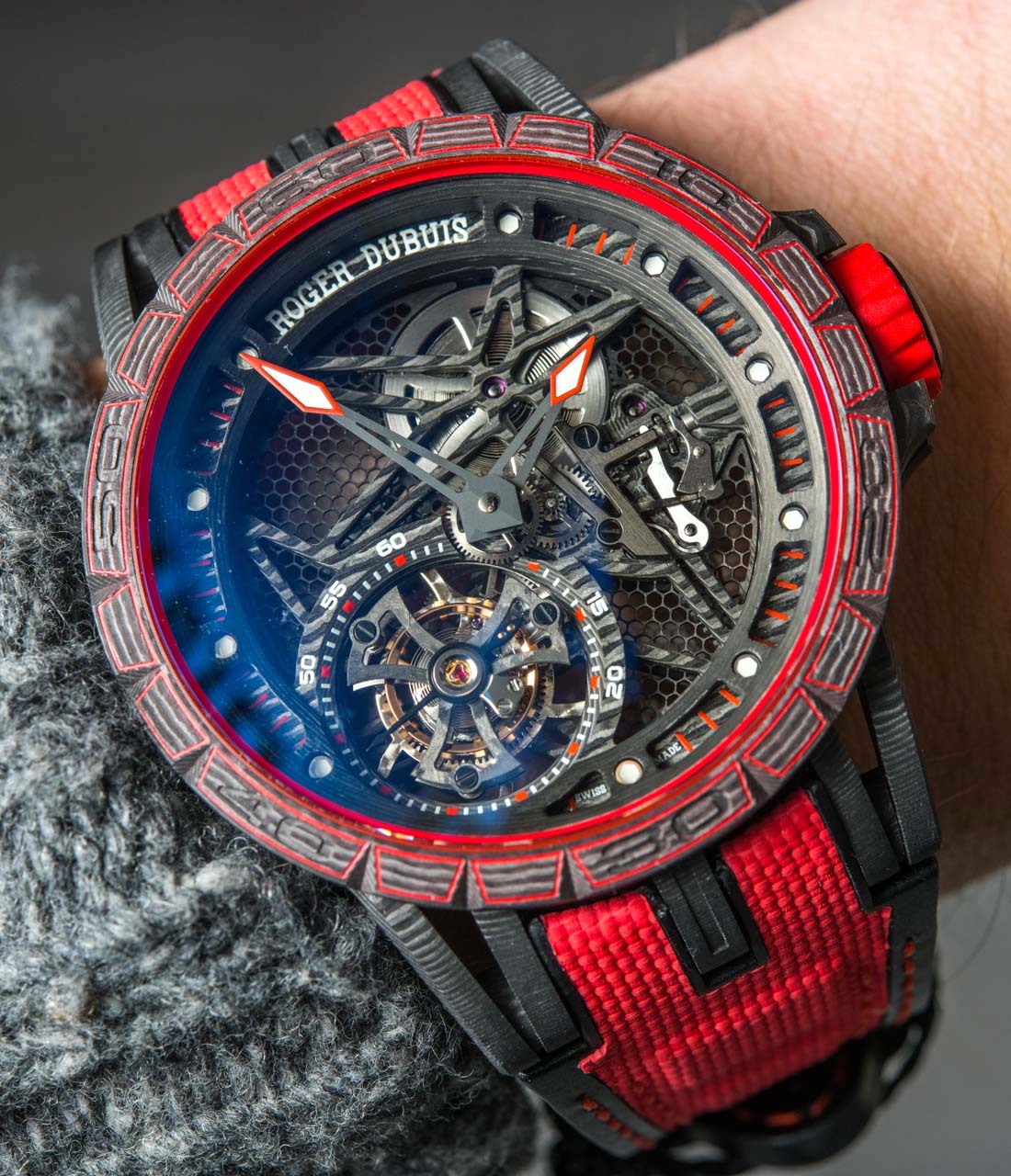Roger-Dubuis-Excalibur-Spider-Carbon-Movement-Tourbillon-Skeleton-2017--7