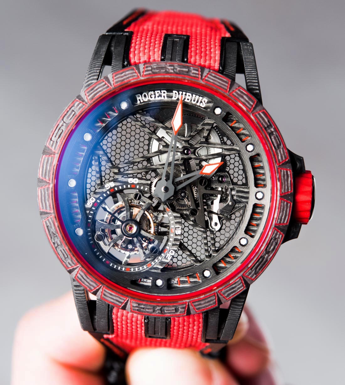 Roger-Dubuis-Excalibur-Spider-Carbon-Movement-Tourbillon-Skeleton-2017--8
