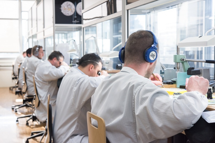 Roger-Dubuis-Manufacture-Visit-Geneva-Seal--90