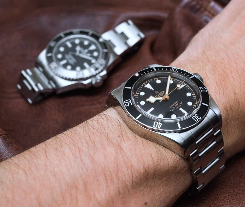 Rolex-Submariner-No-Date-114060-Tudor-Heritage-Black-Bay-Black-79220-Compare-Review--26