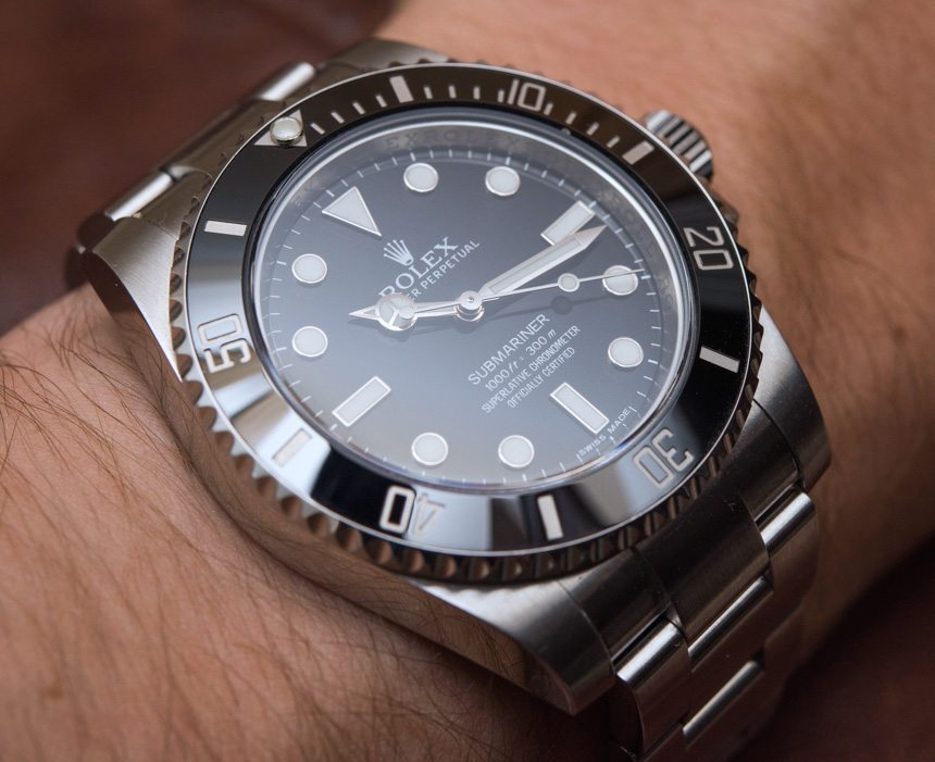 Rolex-Submariner-No-Date-114060-Tudor-Heritage-Black-Bay-Black-79220-Compare-Review--35