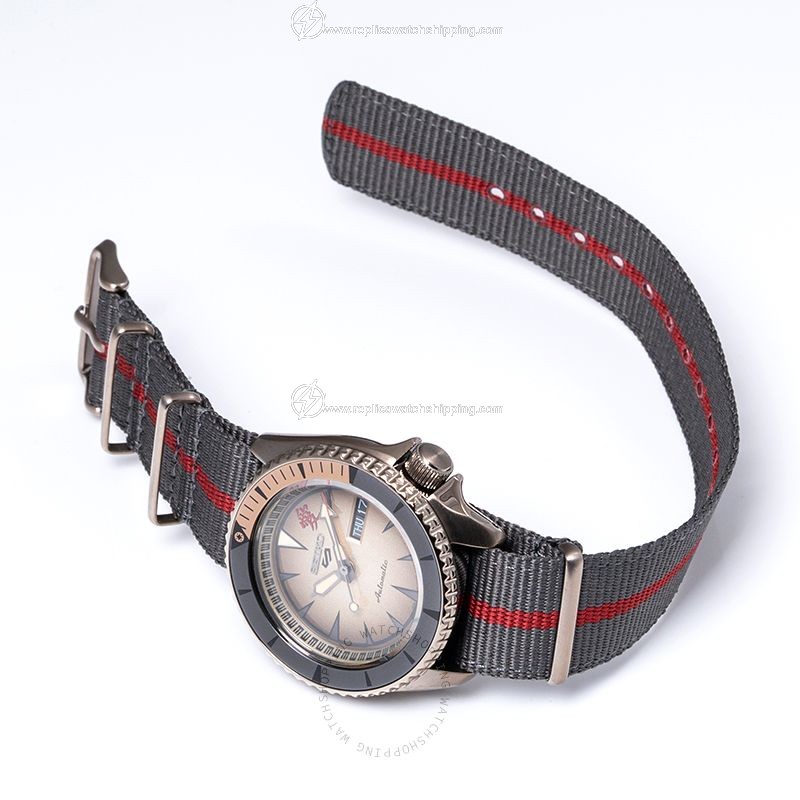 Seiko 5 Sports SRPF71K1 1